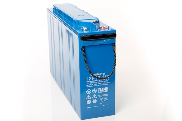 2 Akumuliatoriai po 55Kg kiekvienas